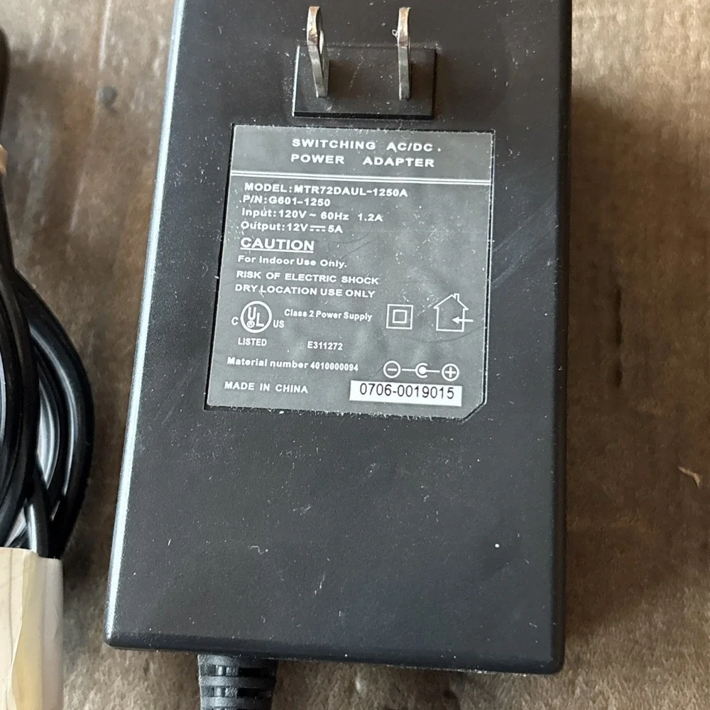 Coleman MTR72DAUL-1250A G601-1250 Switching AC/DC Power Adapter 12V
